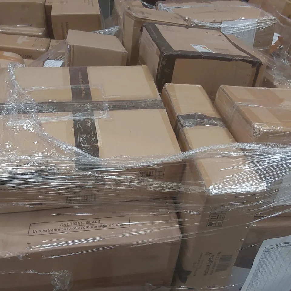 PALLET CONTAINING A VERY LARGE QUANTITY OF ASSORTED DESIGNER LIGHTING PRODUCTS