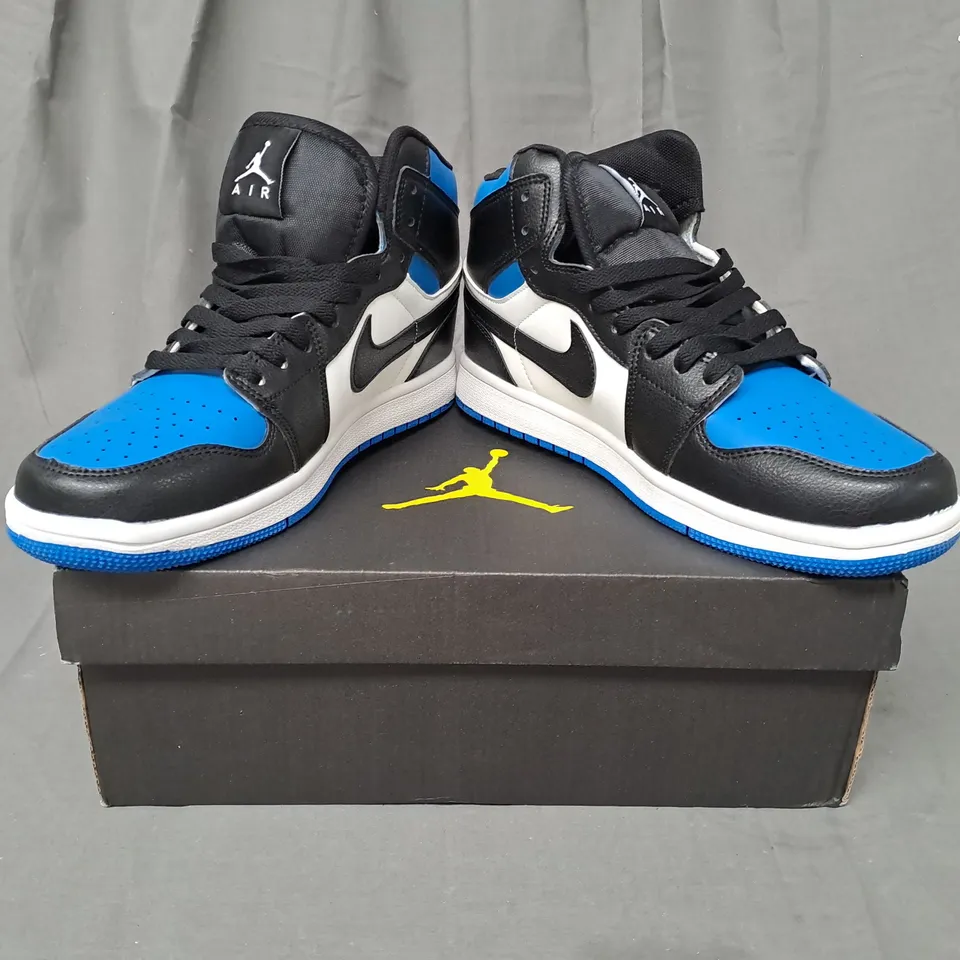 BOXED PAIR OF NIKE AIR JORDAN SHOES IN BLACK/WHITE/BLUE UK SIZE 5.5