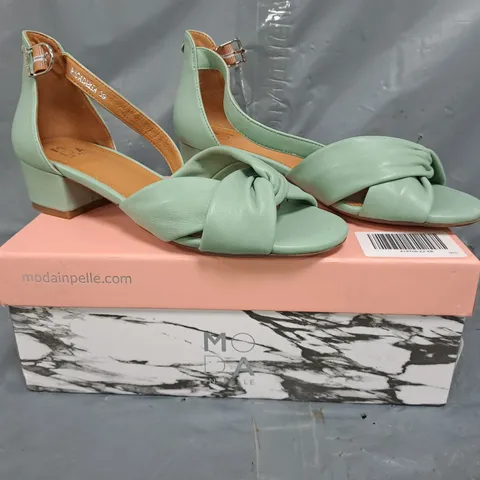 BOXED PAIR OF MODA IN PELLE OPEN TOE LOW BLOCK HEEL SANDALS IN SAGE SIZE 6