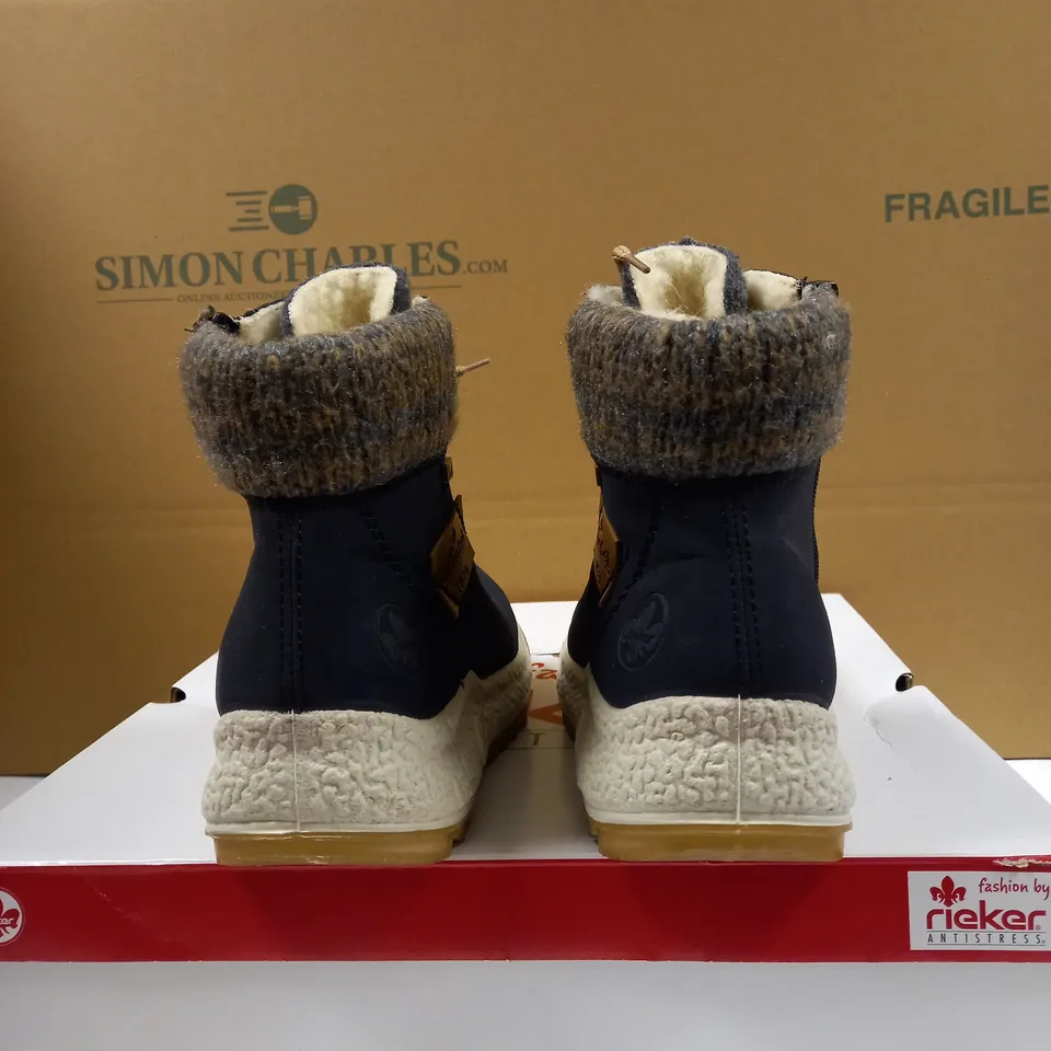 RIEKER LACE BOOT SIZE 4