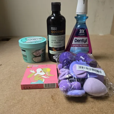 TOTE OF APPROXIMATELY 20 ASSORTED COSMETIC ITEMS TO INCLUDE BAYILS HARDING, DENTYL, LOONEY TUNES I LOVE REVOLUTION, GARNIER ETC