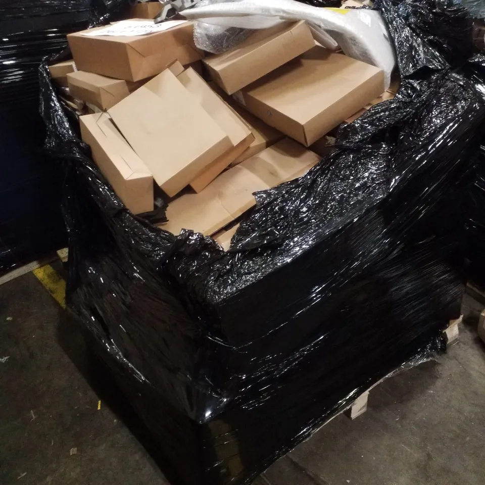 PALLET CONTAINING ASSORTED CAR PARTS INCLUDING MIRROR INDICATOR & WING MIRRORS 