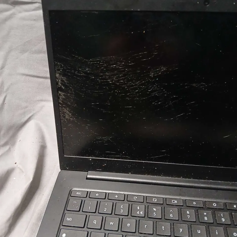 SAMSUNG CHROMEBOOK LAPTOP IN SILVER/BLACK – MODEL XE345XDA