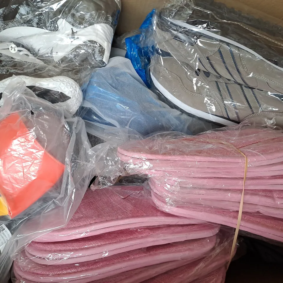 BOX OF APPROXIMATELY 15 ASSORTED PAIRS OF SHOES AND FOOTWEAR ITEMS IN VARIOUS STYLES, COLOURS, AND SIZES