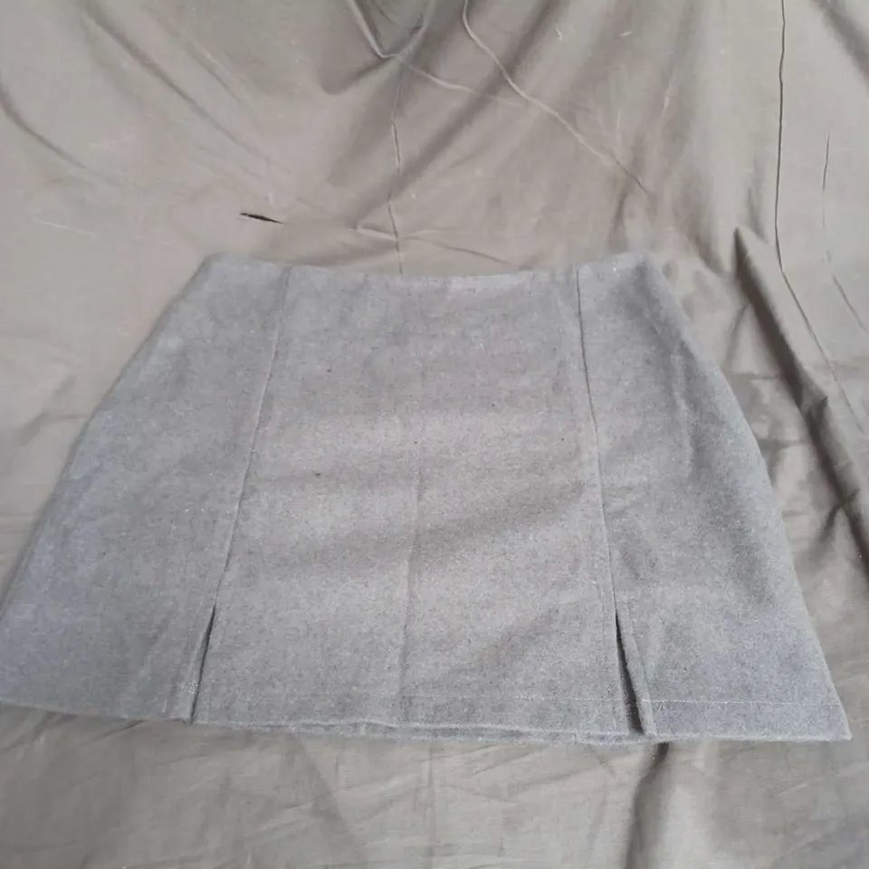 HICCUP LEG SPLIT MINI SKIRT IN GREY SIZE M