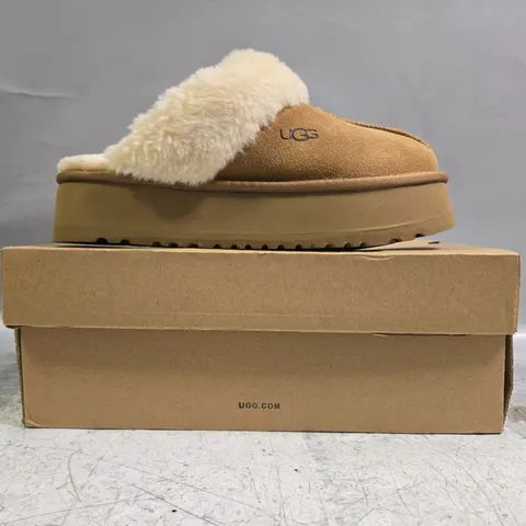 BOXED PAIR OF UGG SHOES IN CHESTNUT SIZE UK 6