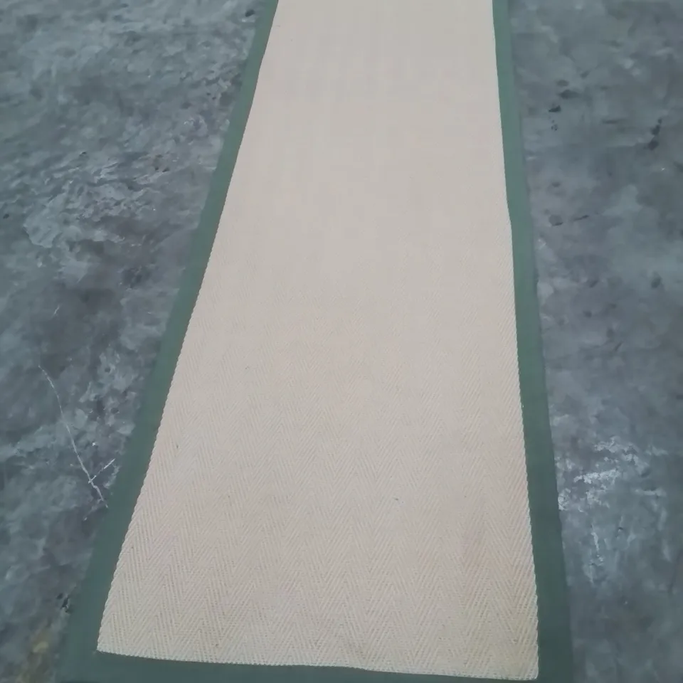 QUALITY DESIGNER AREA RUG - APPROXIMATELY 290X80CM