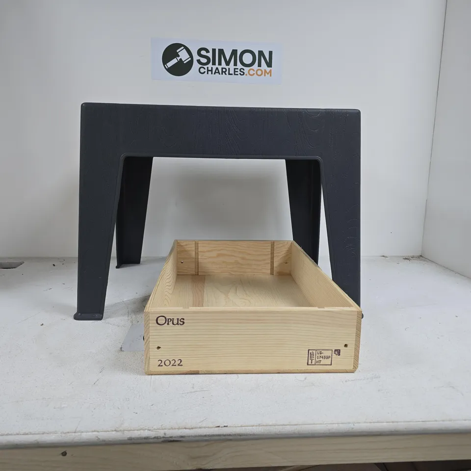 CAGE OF APPROXIMATELY 12 ASSORTED ITEMS TO INCLUDE PLASTIC SEAT, WOODEN WINE STORAGE DRAWER ETC