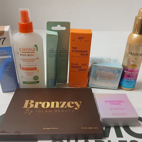 APPROX 12 ASSORTED BEAUTY PRODUCTS TO INCLUDE NO7 SERUM FOUNDATION, PANTENE LEAVE IN CREAM, BRONZEY BRONZER PALETTE, ETC 