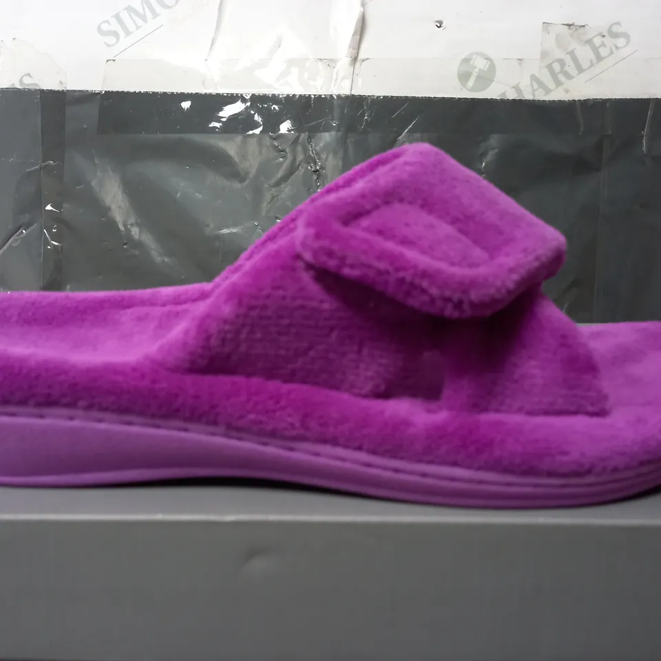 VIONIC INDULGE RELAX SLIPPERS IN PURPLE - SIZE 7