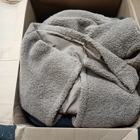 BOX OF APPROXIMATELY 4 ASSORTED THROWS