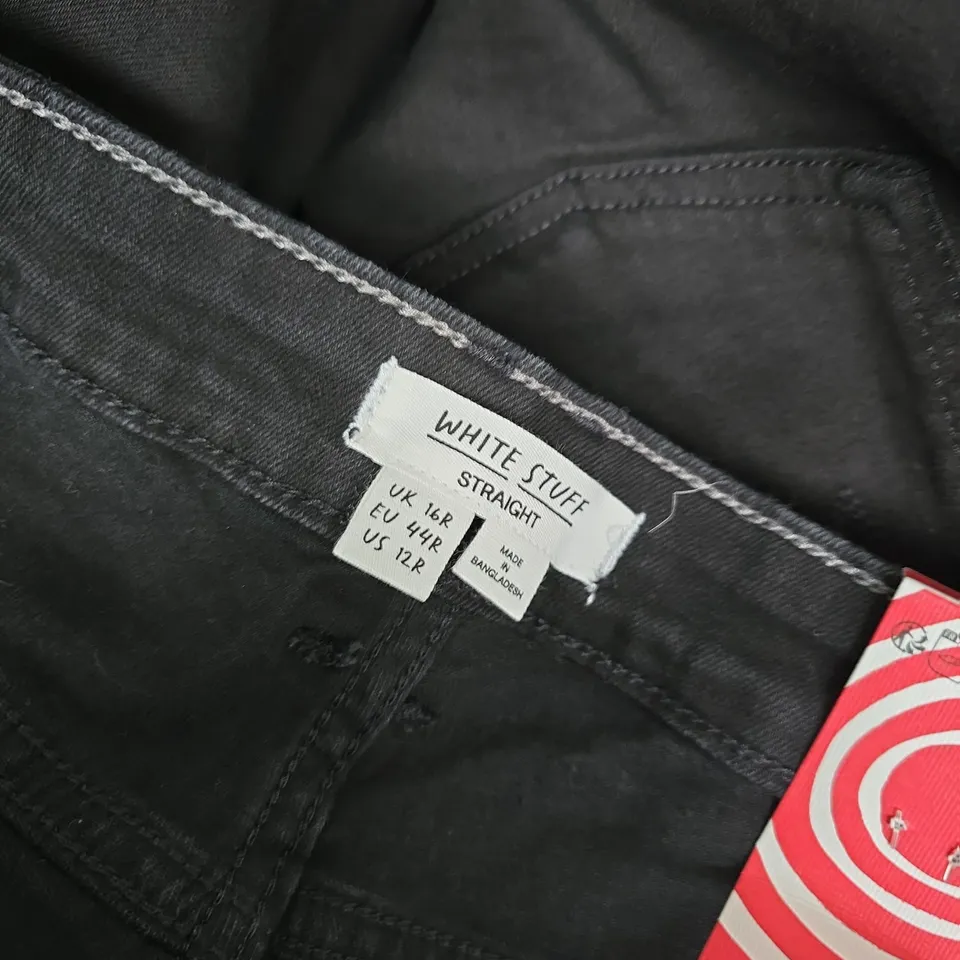 WHITE STUFF TAYLOR STRAIGHT JEANS IN BLACK - UK 16/R