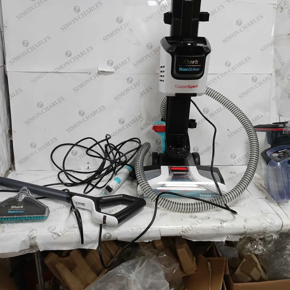 SHARK CARPET XPERT DEEP CARPET CLEANER & BUILT IN STAIN STRIKER EX200UK 