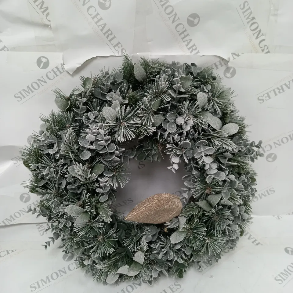 BOXED K BY KELLY HOPPEN COTSWOLDS CHOICE OF PRE-LIT GREENERY CHRISTMAS DECORATION