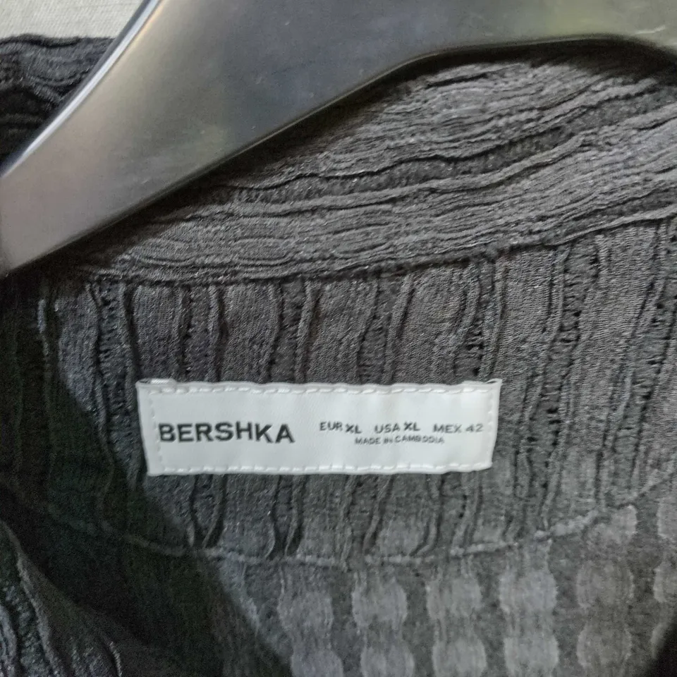 BERSHKA BLACK RIBBED BUTTON-FRONT TOP (WOMEN) – 