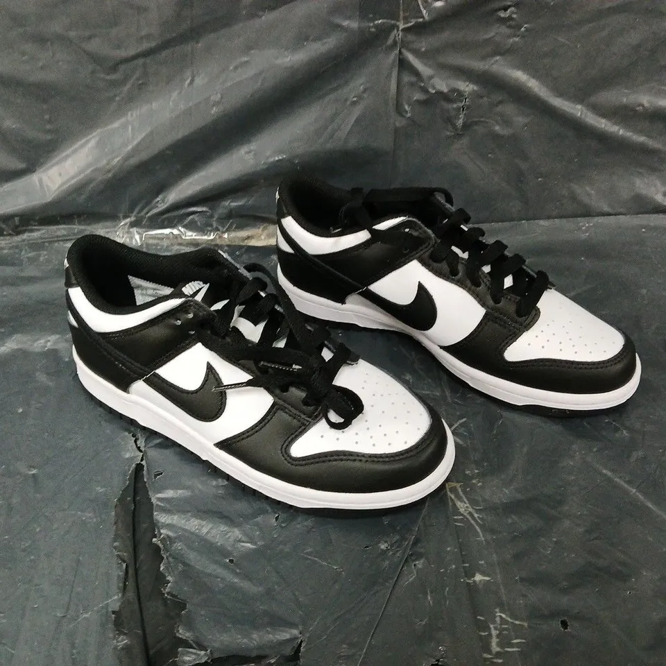 UNBOXED PAIR OF NIKE PANDA DUNK UK 5