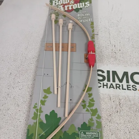TOBAR WOODEN BOW & ARROWS – TOY ARCHERY SET WITH 40CM TARGET (AGE 5+)