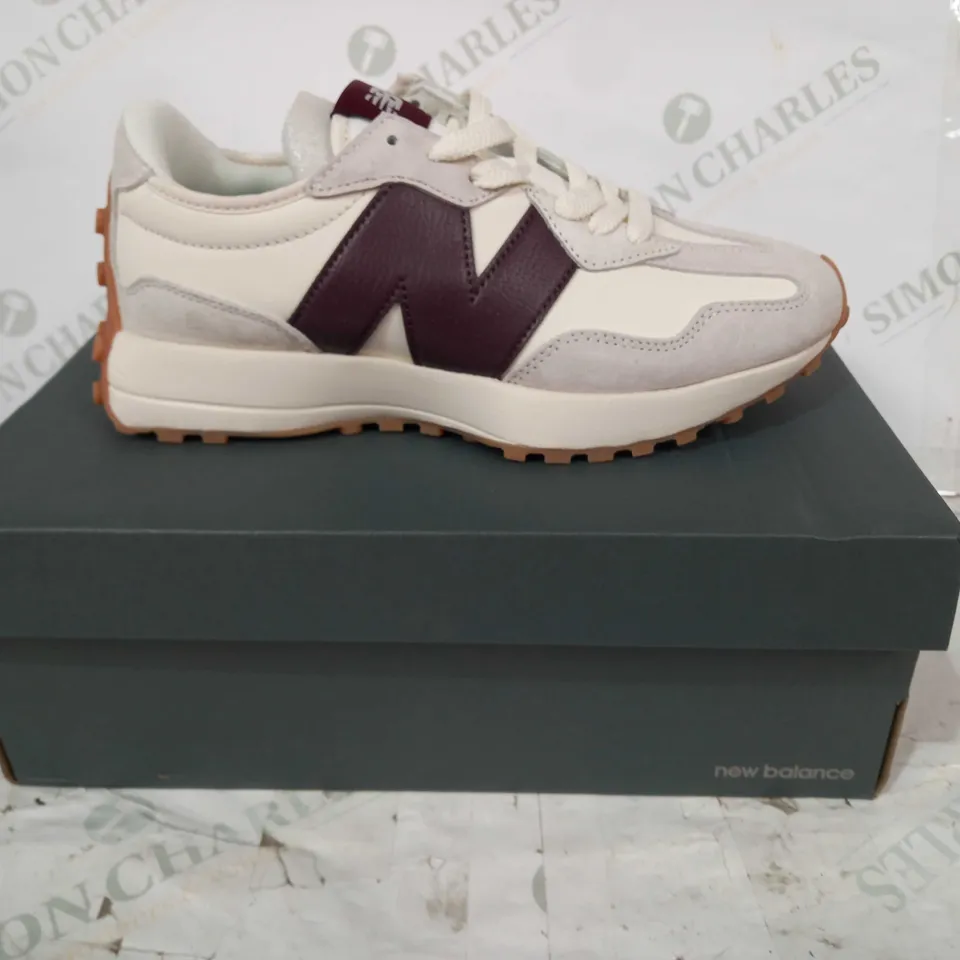 BOXED PAIR OF NEW BALANCE SHOES IN WHITE/BROWN UK SIZE 6.5