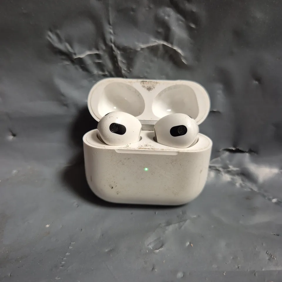 APPLE AIRPODS 3RD GEN