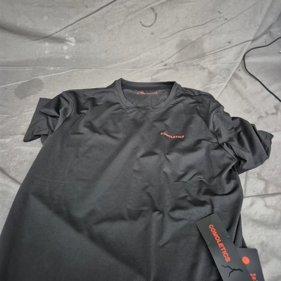 COMOLETICS BLACK PERFORMANCE T-SHIRT – SIZE L