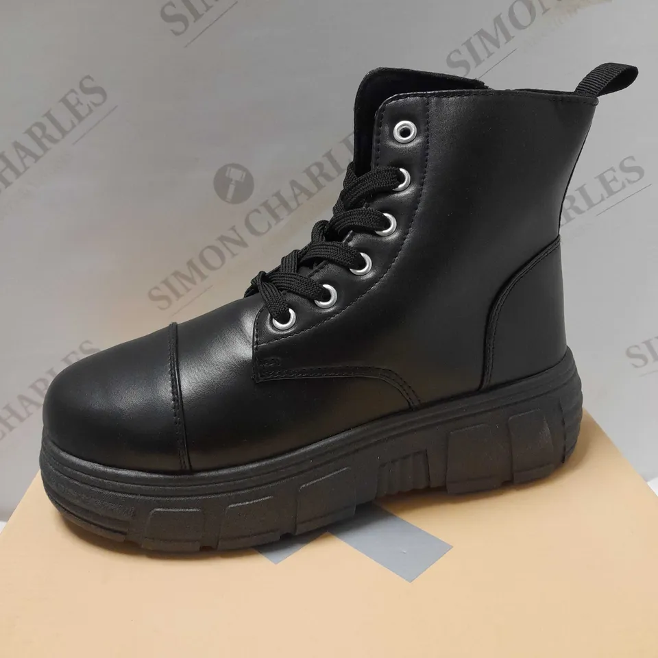 KOI MAKALU BLACK PU CORE BOOTS - SIZE 5