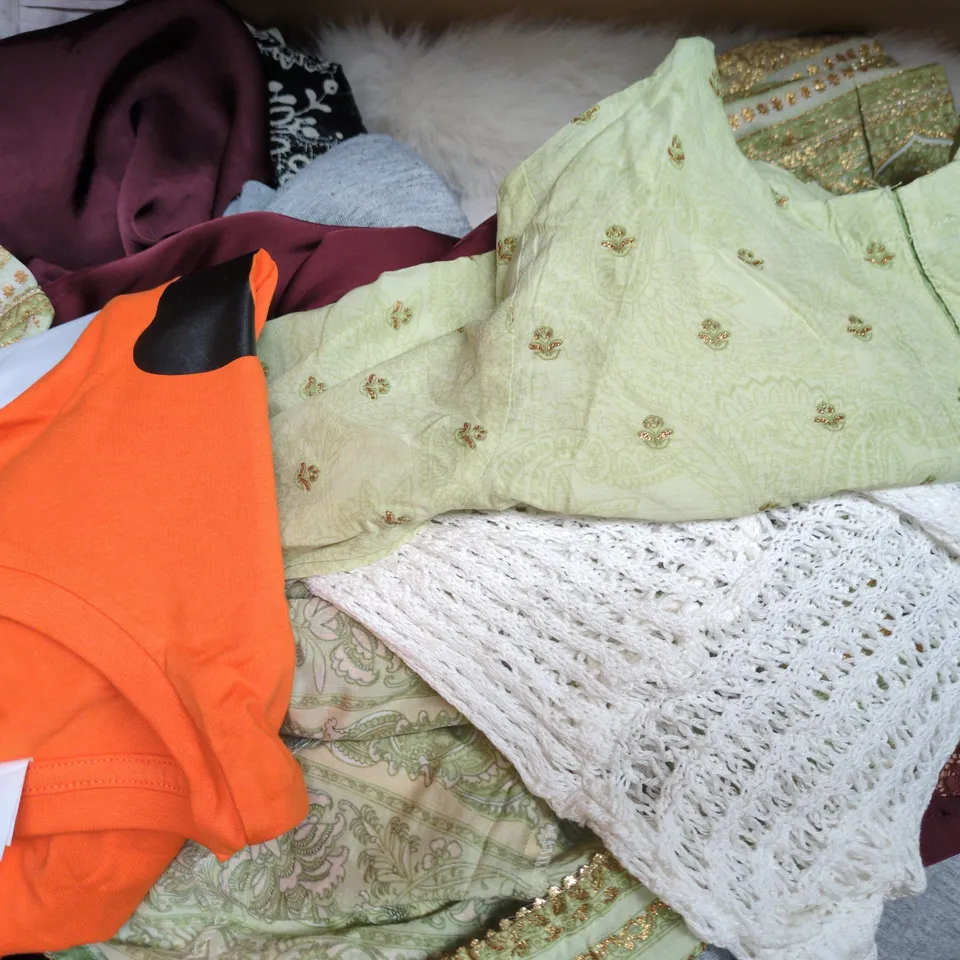 APPROXIMATELY 20 ASSORTED CLOTHING AND FASHION PRODUCTS IN VARIOUS STYLES AND SIZES - COLLECTION ONLY