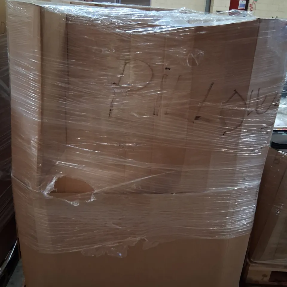 PALLET CONSISTING OF A LARGE QUANTITY OF ASSORTED PILLOWS AND SOFT FURNISHINGS