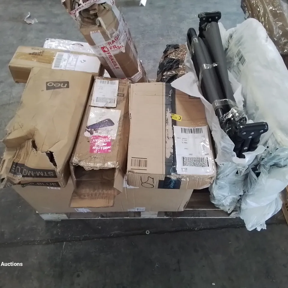 PALLET OF VARIOUS HOUSEHOLD AND GARDEN ITEMS