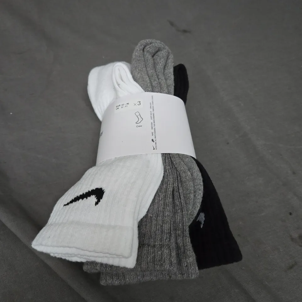 NIKE EVERYDAY DRI-FIT CREW SOCKS - X3 - UK 8-11