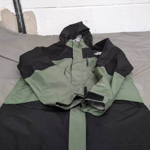 THE NORTH FACE MENS GREEN/BLACK MEDIUM COAT