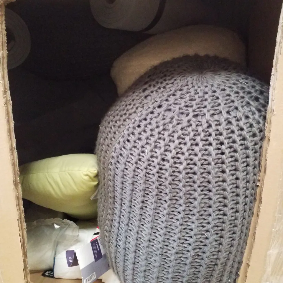PALLET CONTAINING ASSORTED BEAN BAGS, PILLOWS, YOGA MATS & AIR LOUNGERS