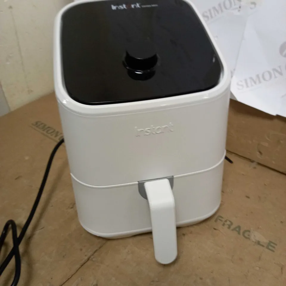 INSTANT POT BRANDS VORTEX MINI AIR FRYER 2L - WHITE