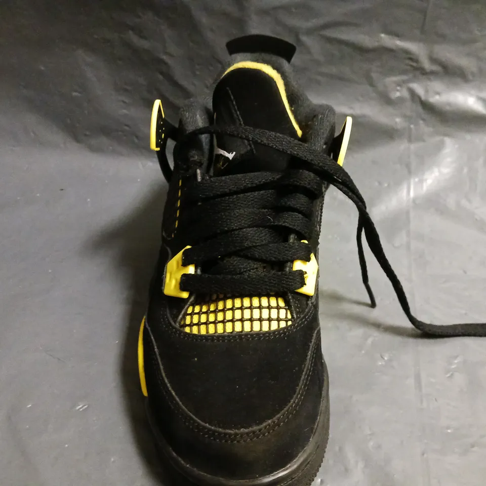 BOXED PAIR OF NIKE AIR JORDAN 4 RETRO SHOES IN BLACK/YELLOW SIZE UK 3