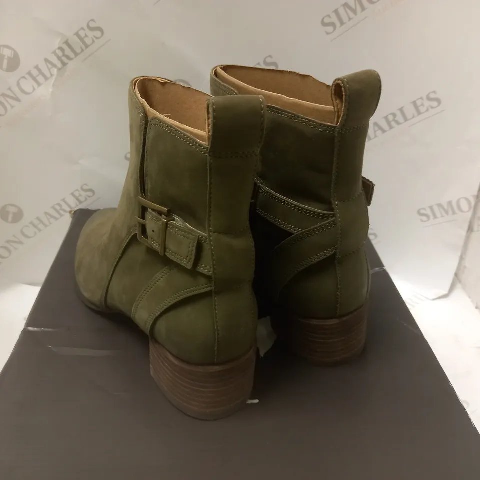 BOXED VIONIC OLIVE SIENNA ANKLE BOOTS - SIZE 5