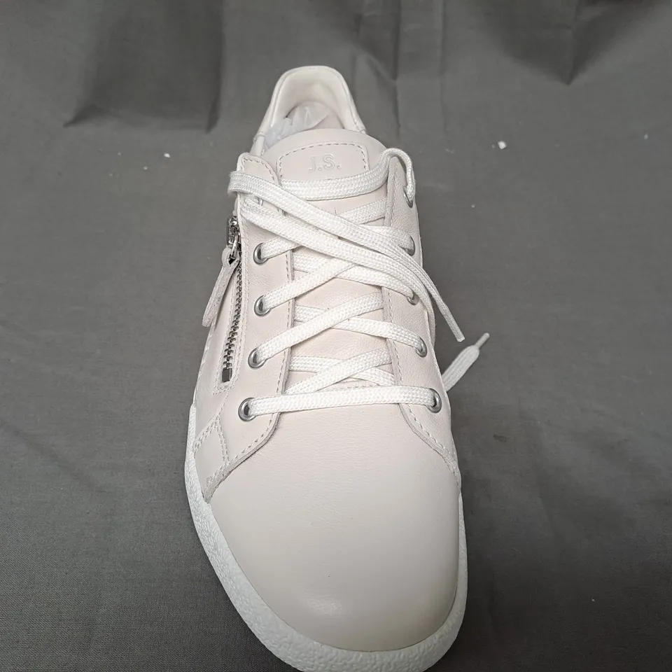 BOXED PAIR OF JOSEF SEIBEL SHOES IN CREAM EU SIZE 41