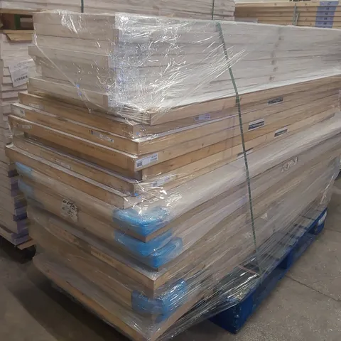 PALLET CONTAINING A VERY LARGE QUANTITY OF ASSORTED DOORS