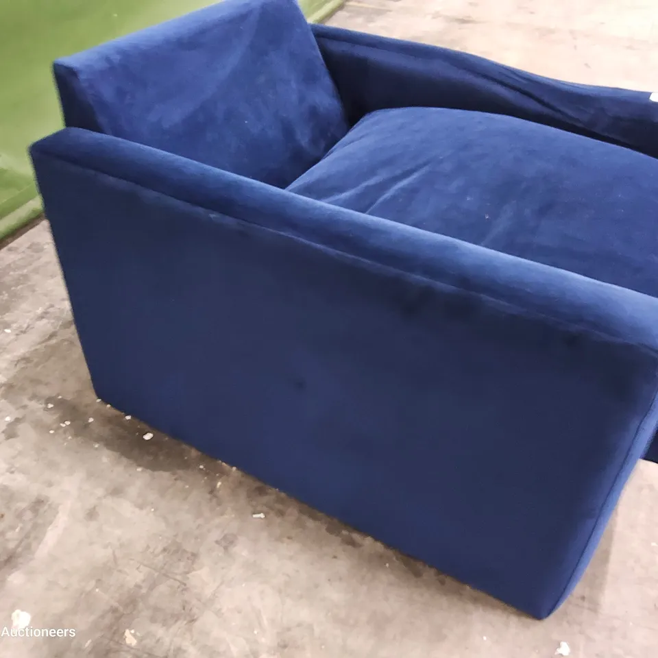 DESIGNER THE FOXHAM BLUE VELVET EASY CHAIR 