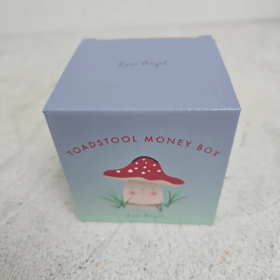 APPROXIMATELY 20 ASSORTED HOUSEHOLD ITEMS INCLUDING PRO HOOKABLE EXPANDER PELLETS AND TOADSTOOL MONEY BOX