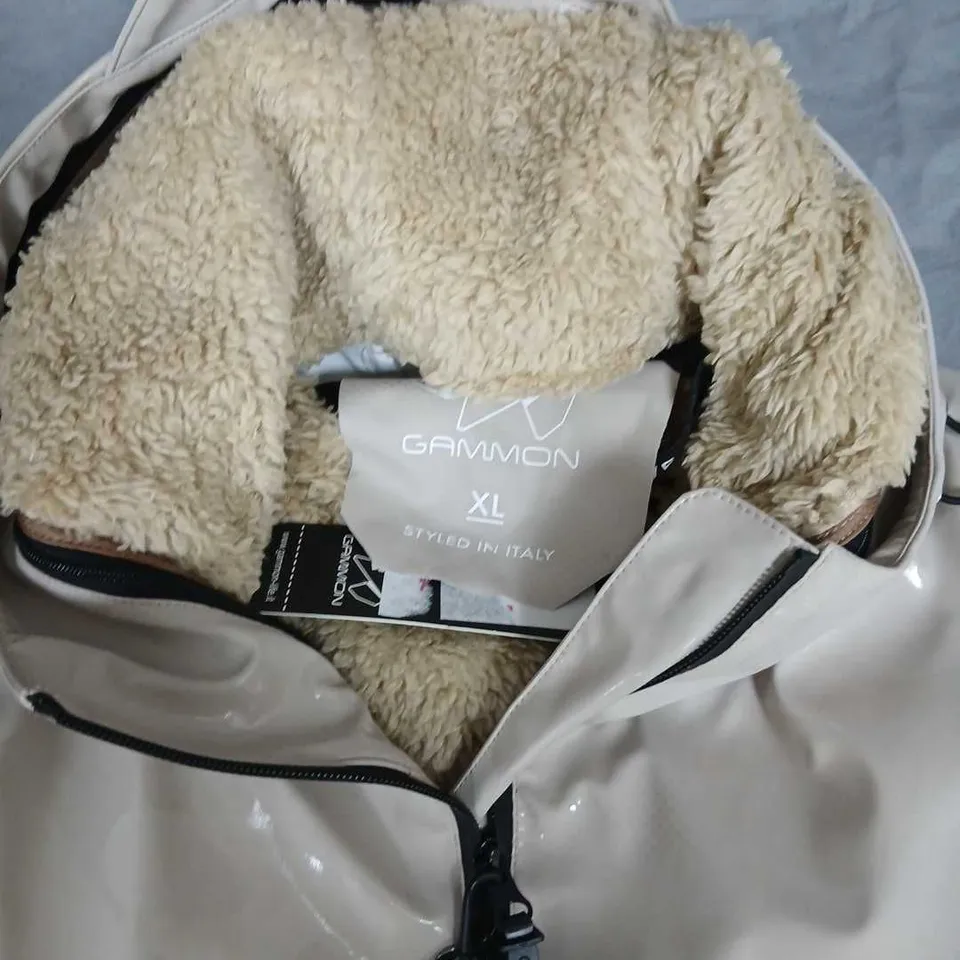 GAMMON BEIGE GLOSSY PARKA WITH FAUX SHEARLING HOOD – SIZE XL (STYLED IN ITALY)