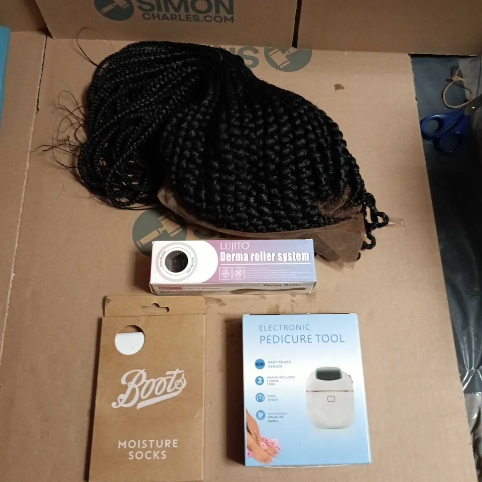 APPROXIMATELY 15 ASSORTED HEALTH & BEAUTY PRODUCTS TO INCLUDE WIGS, MOISTURE SOCKS, DERMA ROLLER & PEDICURE TOOL ETC