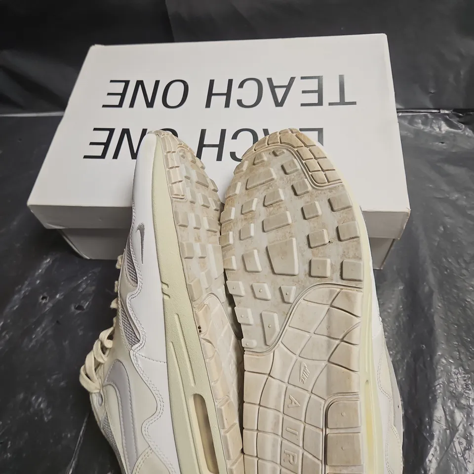 NIKE AIR MAX 1 SLIGHT COSMETIC MARKS .