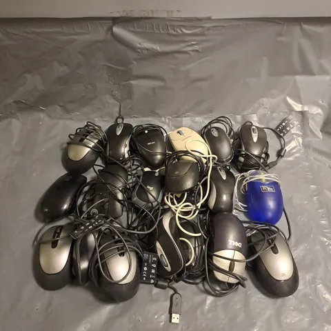 APPROXIMATELY 18 ASSORTED COMPUTER MICE TO INCLUDE - DELL - MICROSOFT - LOGI - ETC