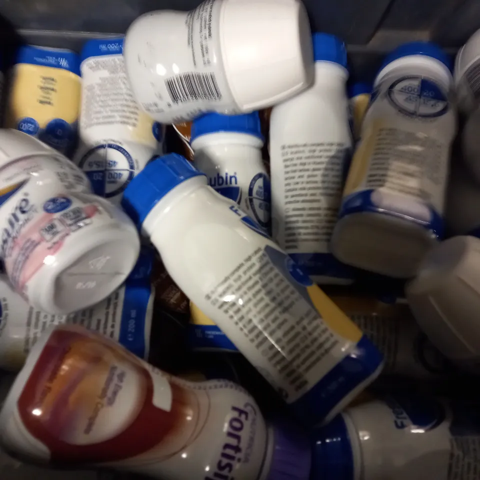 TOTE OF APPROX 8 ASSORTED FOOD ITEMS TO INCLUDE -FRESUBIN 2 KCAL DRINK , NUTRICIA FORTISIP , ENSURE COMPACT ETC
