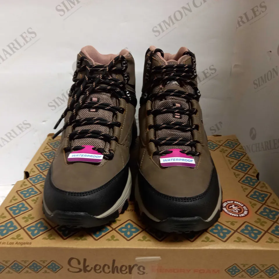 SKECHERS CHOCOLATE HIKING BOOTS SIZE 5.5