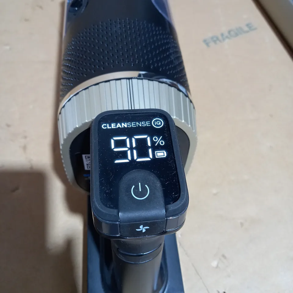 SHARK STRATOS CORDLESS VACUUM W/ANTI HAIR WRAP & CLEAN SENSE IQ IZ400UKT