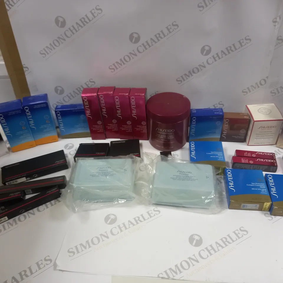BOX OF APPROXIMATELY 20 ASSORTED HEALTH AND BEAUTY ITEMS TO INCLUDE - SHISEIDO PURENESS CLEANSING SHEETS, SHISEIDO SUNSCREEN, AND SHISEIDO MOISTURISING GEL CREAM ETC. 