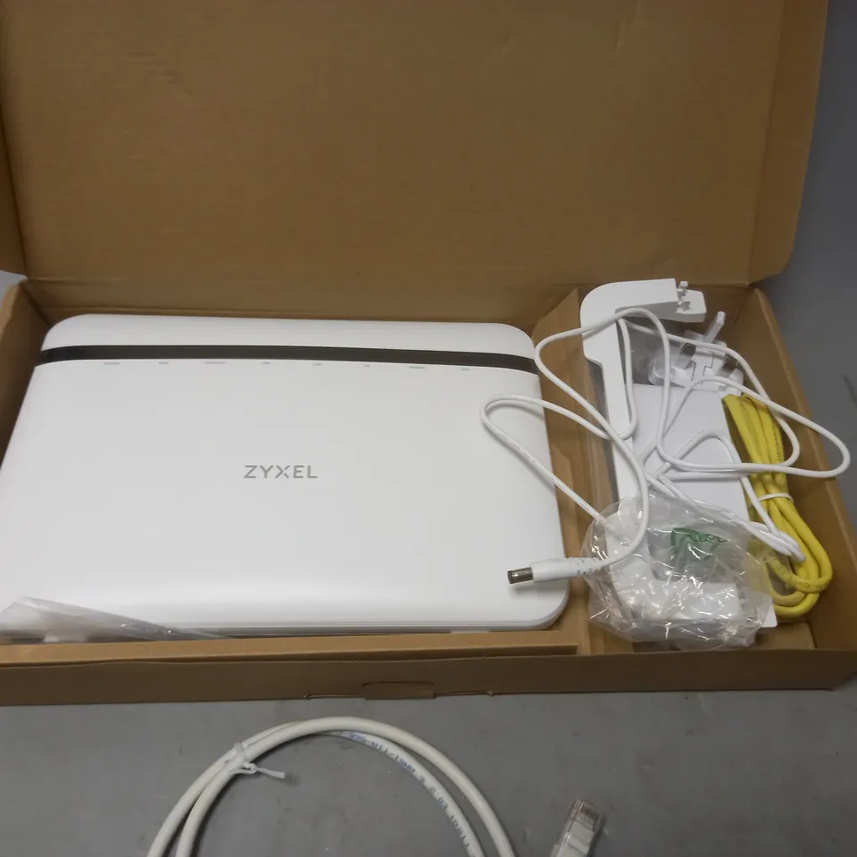 ZYXEL EX5401-B1 DUAL-BAND WIRELESS AX6000 ETHERNET IAD