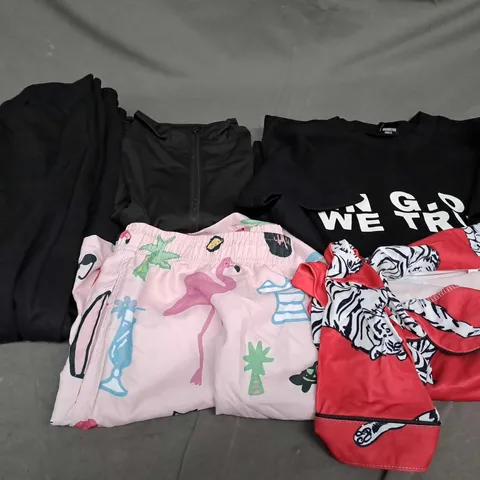 APPROXIMATELY 25 ASSORTED CLOTHING ITEMS IN VARIOUS SIZES TO INCLUDE - SHORT , TROUSERS , T-SHIRT ETC
