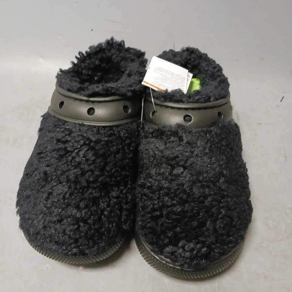 PAIR OF CROCS FLUFFY UNISEX SHOES, ECRU - UK SIZE 6/7