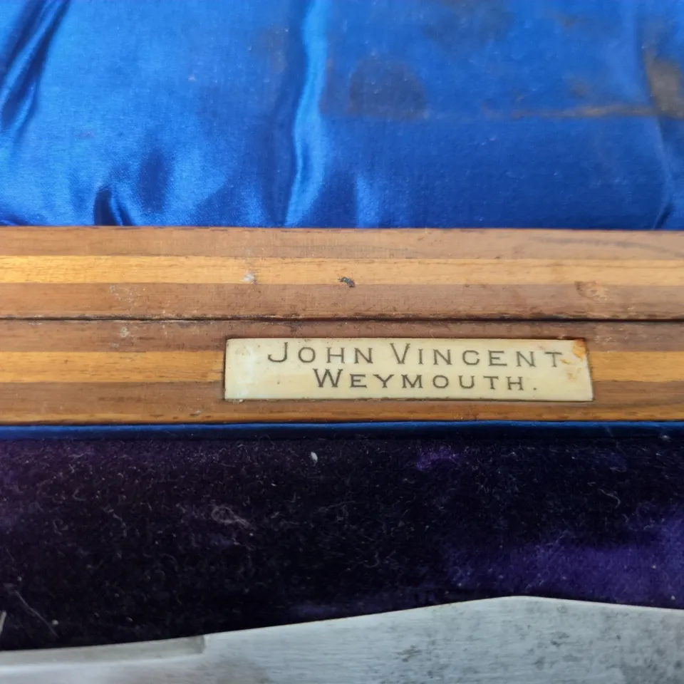 JOHN VINCENT WEYMOUTH CARVING KNIFE & FORK SET IN PRESENTATION CASE